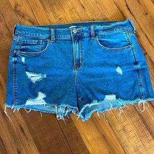 Old Navy distressed denim shorts size 12